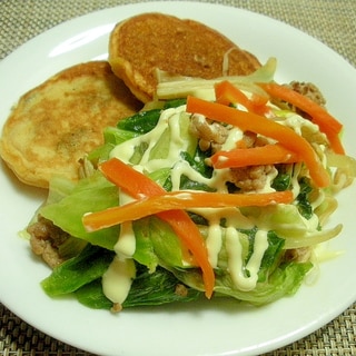 レタスの外葉とひき肉の炒めサラダ＆大豆粉パンケーキ